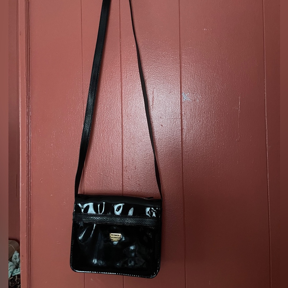 Multi pocket crossbody bag